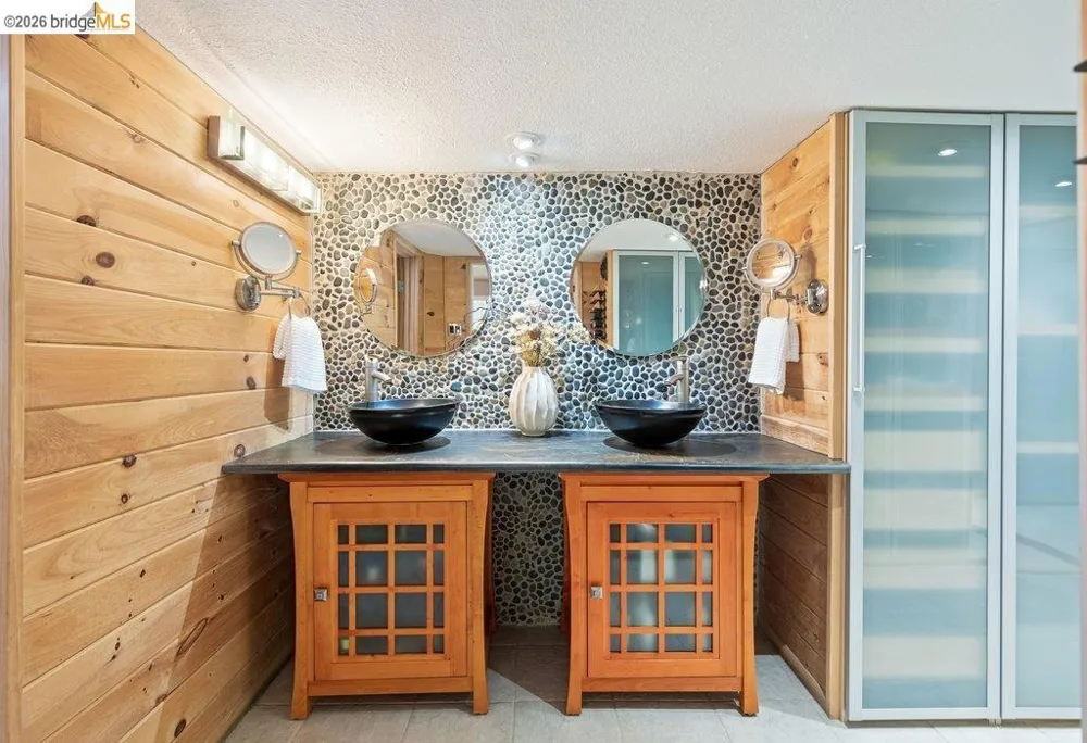 221 Amend Ct El Sobrante, CA 94803