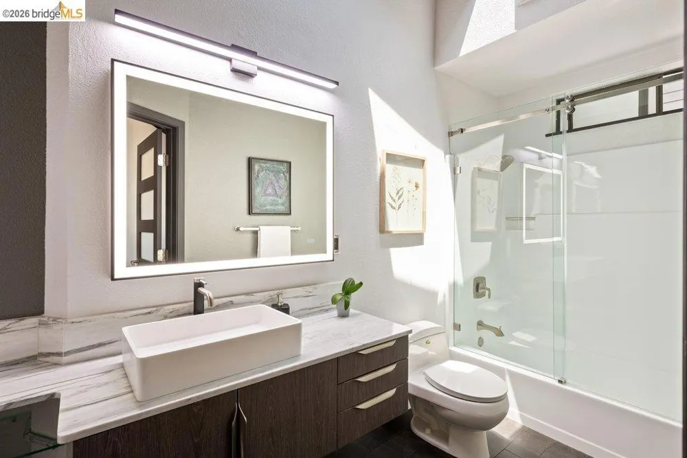 221 Amend Ct El Sobrante, CA 94803