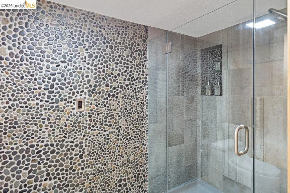 221 Amend Ct El Sobrante, CA 94803