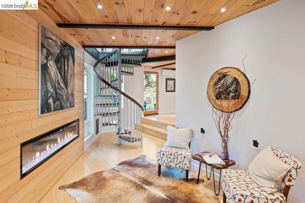 221 Amend Ct El Sobrante, CA 94803