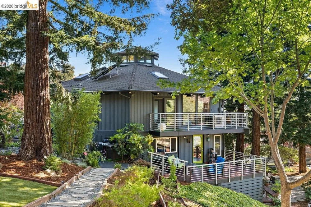 221 Amend Ct El Sobrante, CA 94803