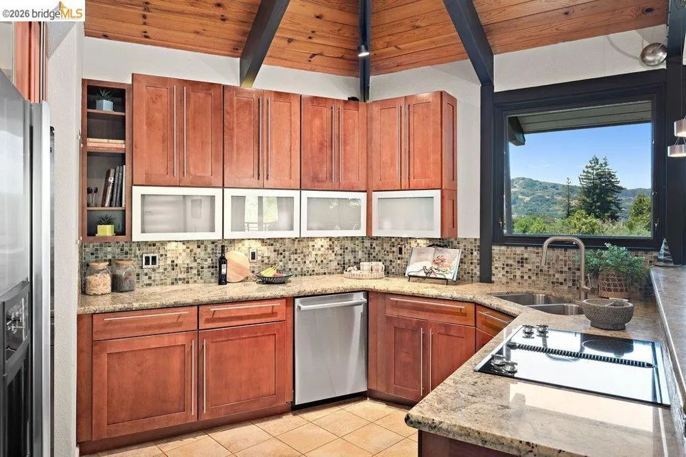 221 Amend Ct El Sobrante, CA 94803