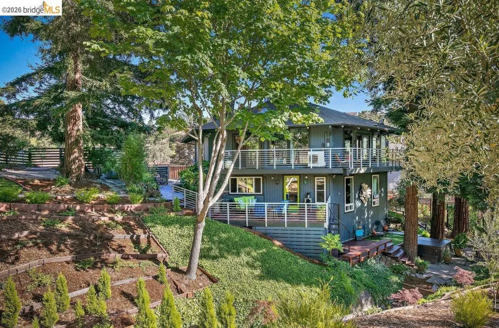 221 Amend Ct El Sobrante, CA 94803