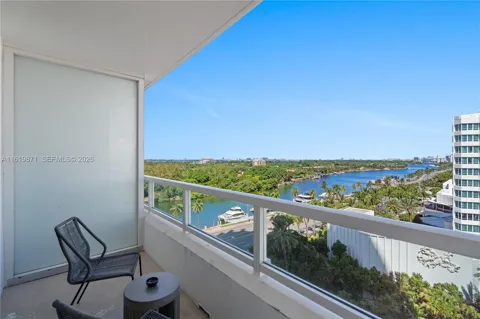 4401 COLLINS AVE #1007