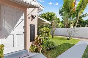811 SW 26th Court #B
