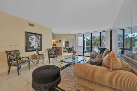 20281 E Country Club Dr #305