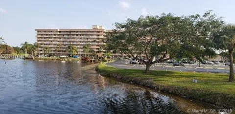 250 Jacaranda Dr #305