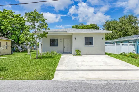 707 NW 2nd Ter
