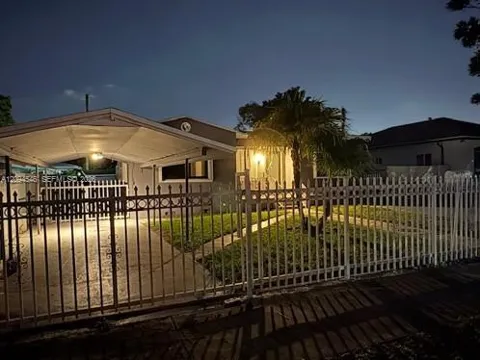 2962 NW 50th St