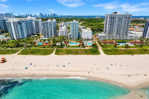 2457 Collins Ave #1502