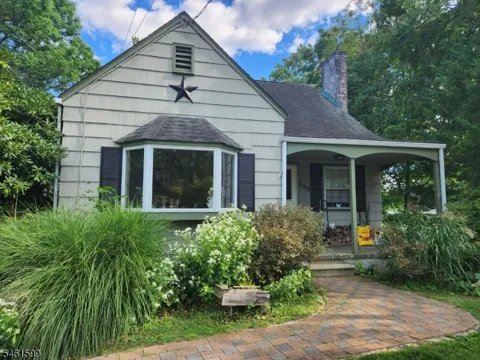 284 Manning Ave