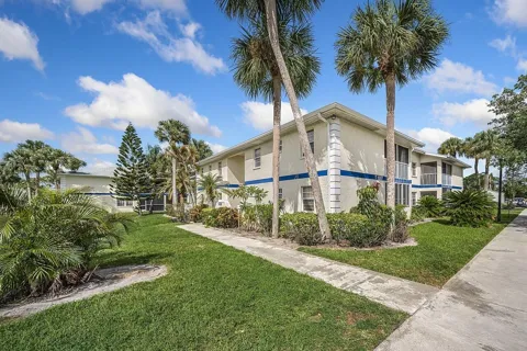 1507 SE Royal Green Circle #102