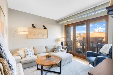 15 E Franklin Ave #208