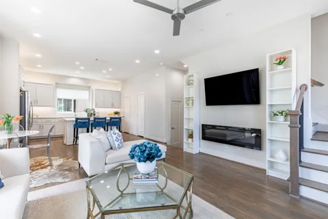 4914 Live Oak Street #10