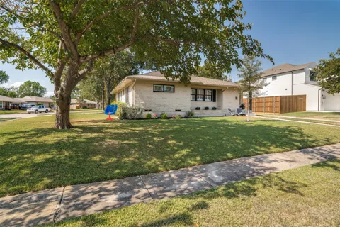 9005 Livenshire Drive