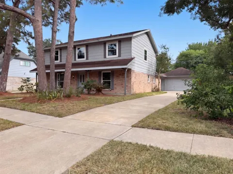 16121 Lakeview Drive