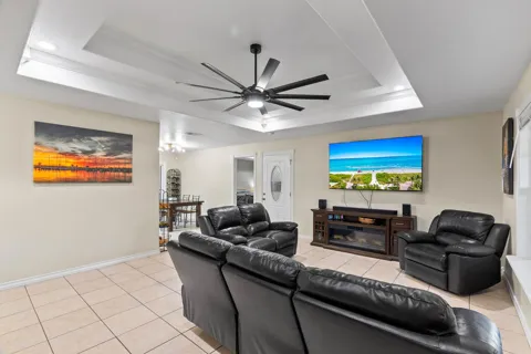 102 North Santa Clara Dr