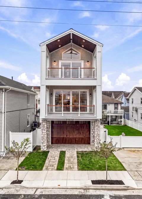 9612 Monmouth Ave