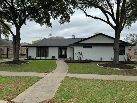 9911 Cedarhurst Drive