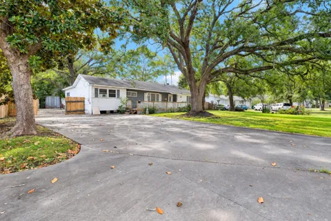 1303 Lake Road