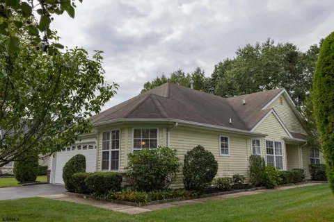 10 Wellington Ln