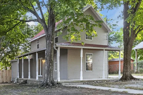 329 W 14th St
