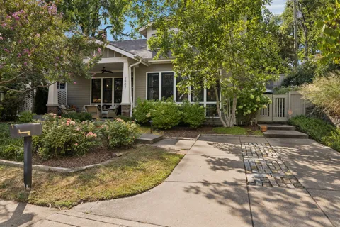2907 Oakland Avenue