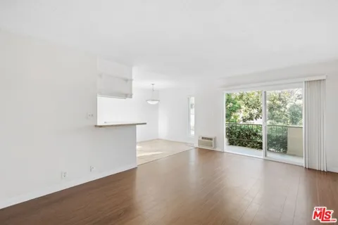 739 Croft Avenue #207