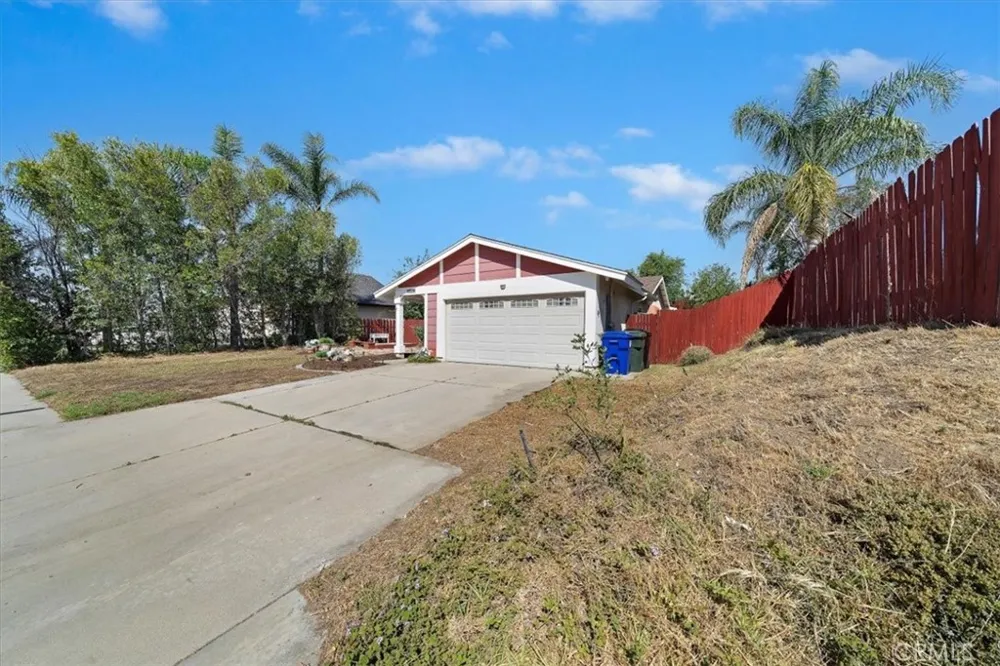 5082 Auburn San Bernardino, CA 92407