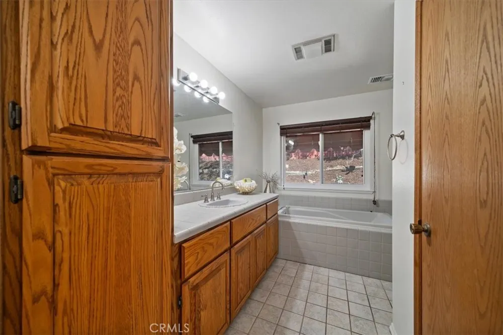 5082 Auburn San Bernardino, CA 92407