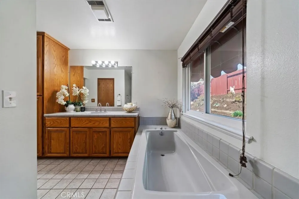 5082 Auburn San Bernardino, CA 92407