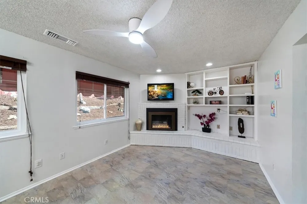 5082 Auburn San Bernardino, CA 92407