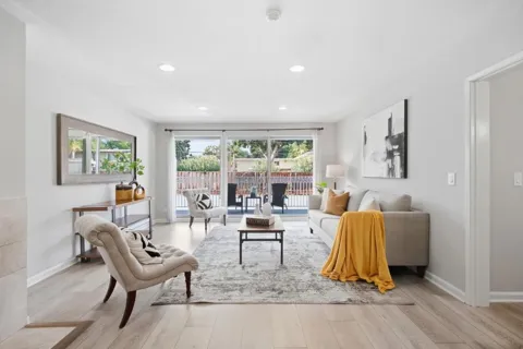 1945 Mount Vernon Court #5