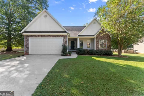 27 Woods WAY