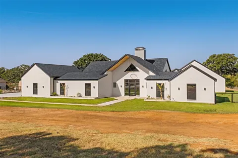 7211 County Road 1017