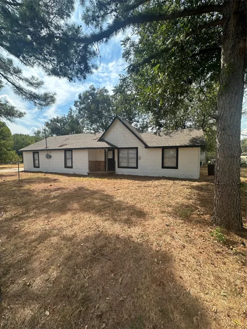 632 W Ayers Avenue