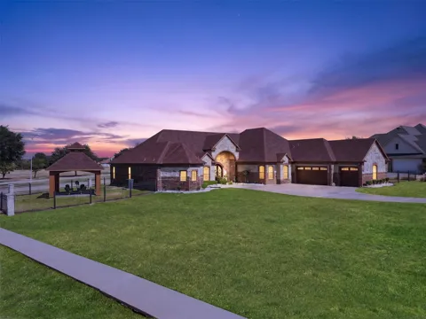 2521 Garrett Court