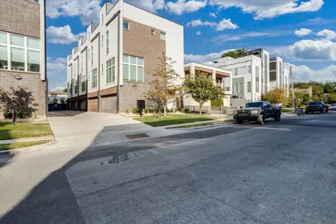 2038 Prairie Avenue #104