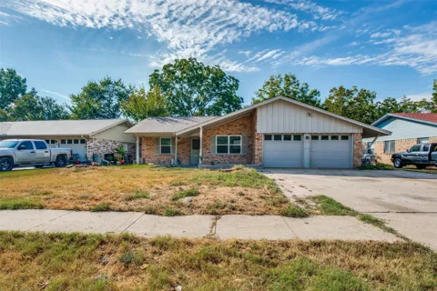 213 W Dorris Drive