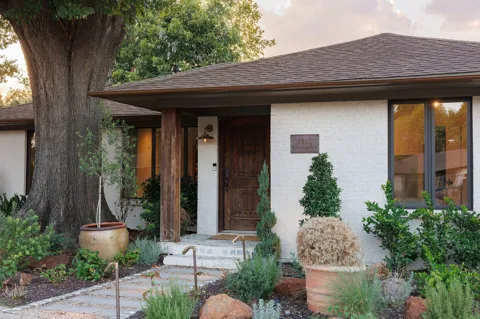 6861 E Mockingbird Lane