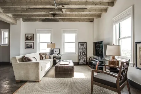 329 E Colorado Boulevard #501