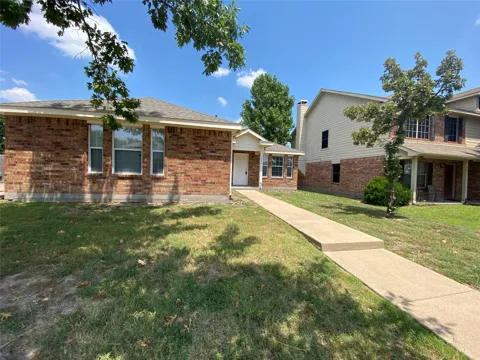 3496 Hawthorne Trail