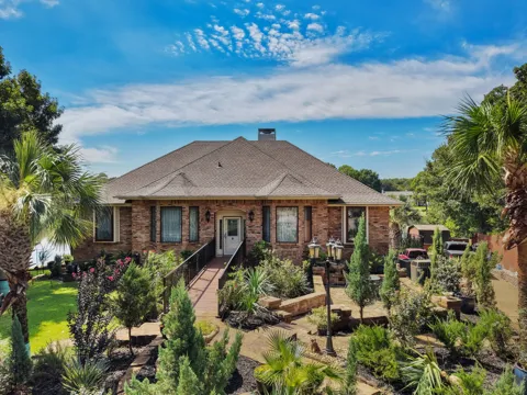 2910 Lakeshore Court