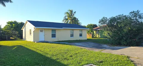 323 SEMINOLE COURT