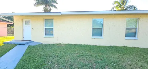 323 SEMINOLE COURT