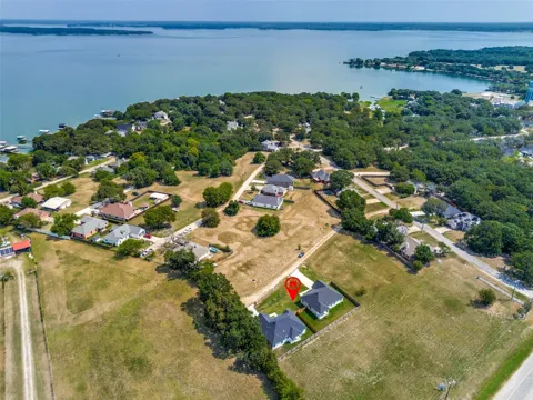 701 Lakeland Drive