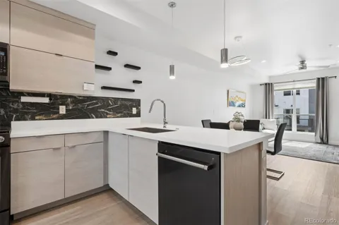 3437 W 63rd Place