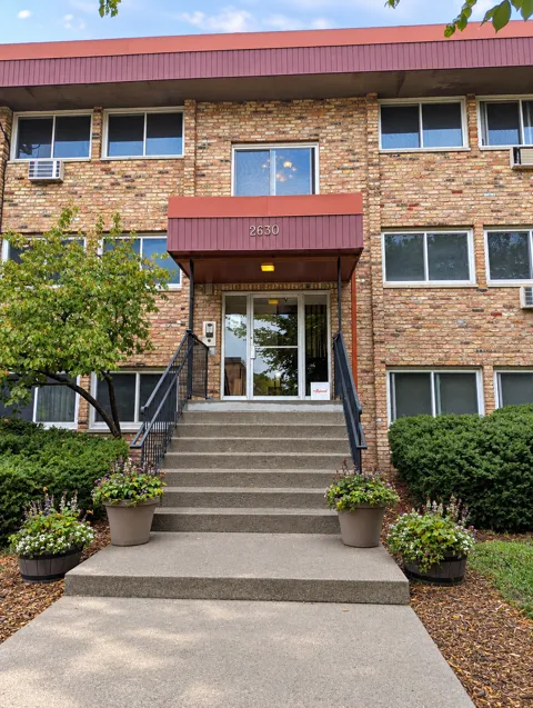 2630 PLEASANT AVENUE S #206