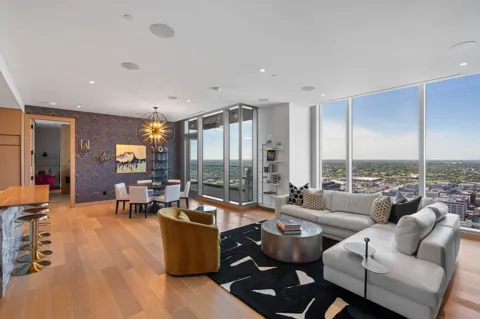 255 Hennepin Avenue #3204