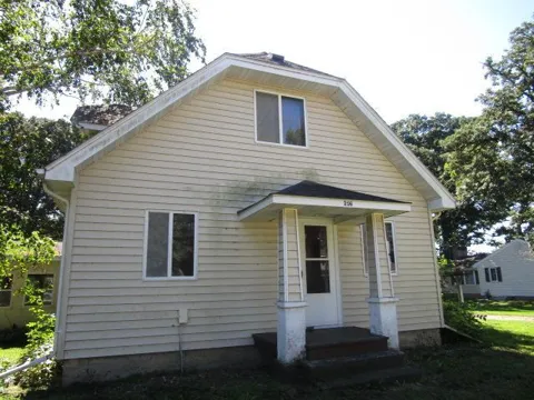 216 Main Street E